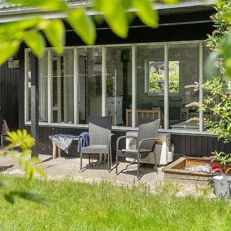 Dom wakacyjny Stunning In Idestrup With Wifi Bøtø By